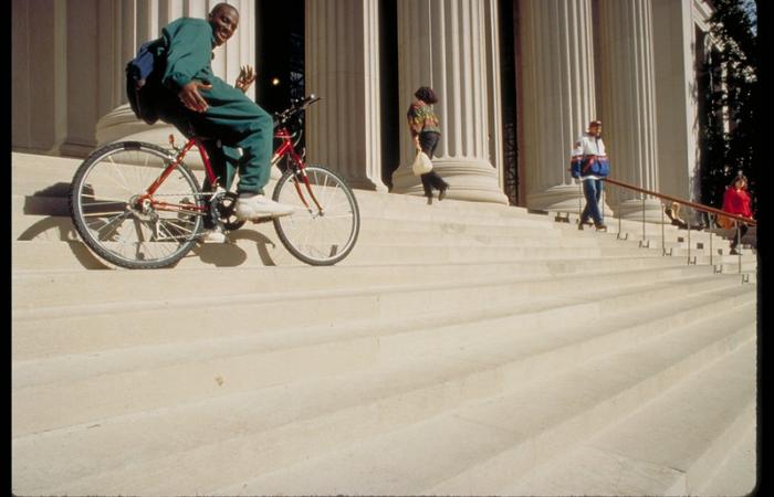 Students on steps in Killian Court, 2002 